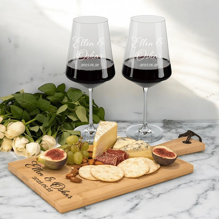 Vinglas och serveringsbräda med gravyr