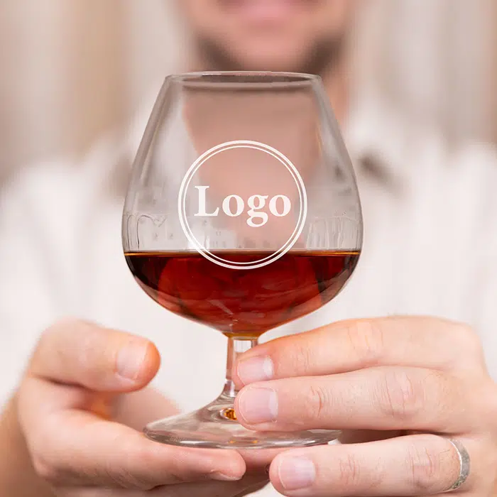 Konjaksglas med logotyp
