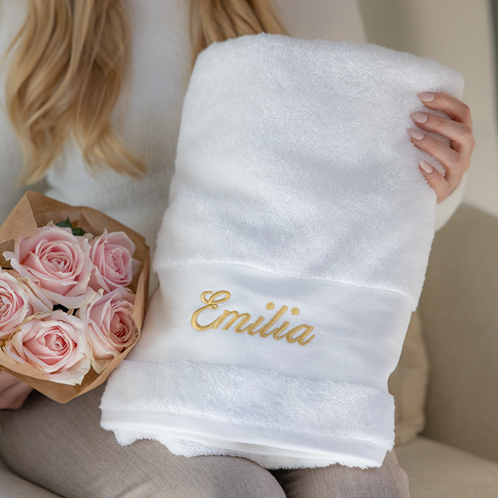 Handduk med namn, 100 x 150 cm – Vit