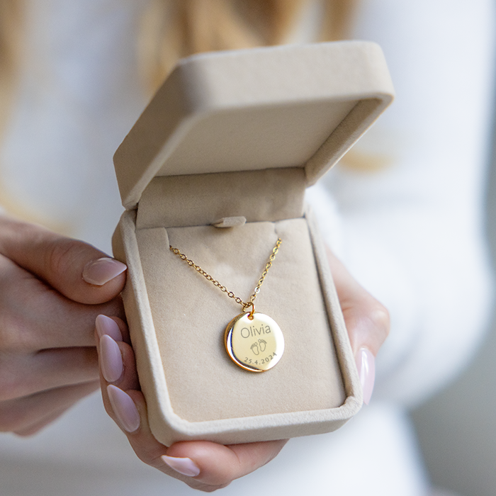 Smycke med gravyr, fotspår - Bild 3