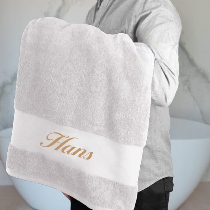 Handduk med namn, 100 x 150 cm, vit