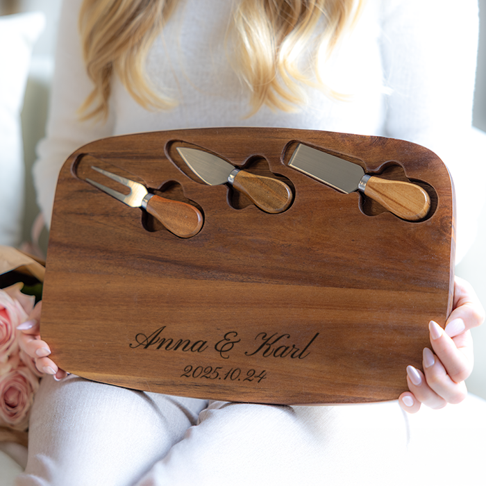 Serveringsbräda och ostknivar med gravyr - Bild 2