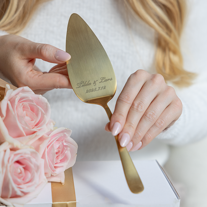 Tårtspade med gravyr, skrivstil