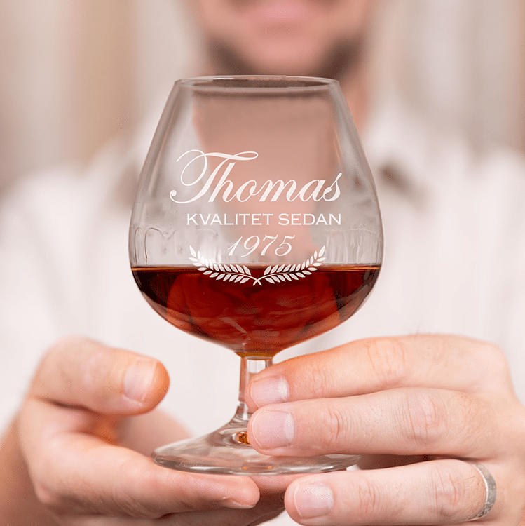 Konjakglas med gravyr