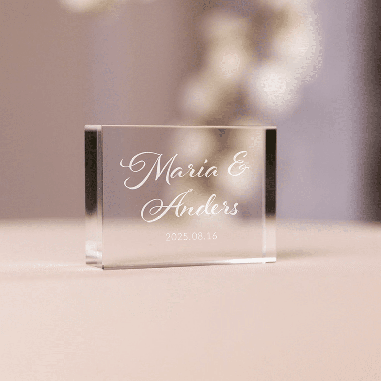 Glasprydnad med gravyr