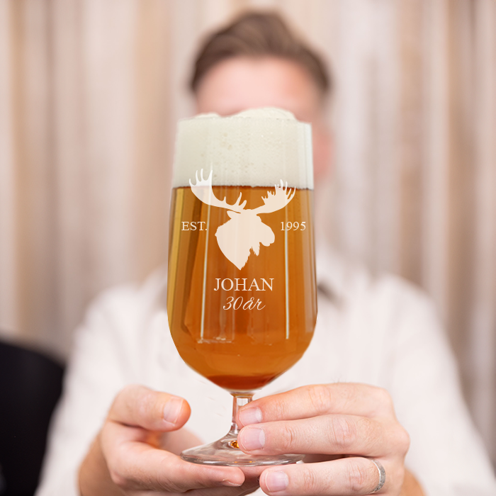 Ölglas med gravyr, älg