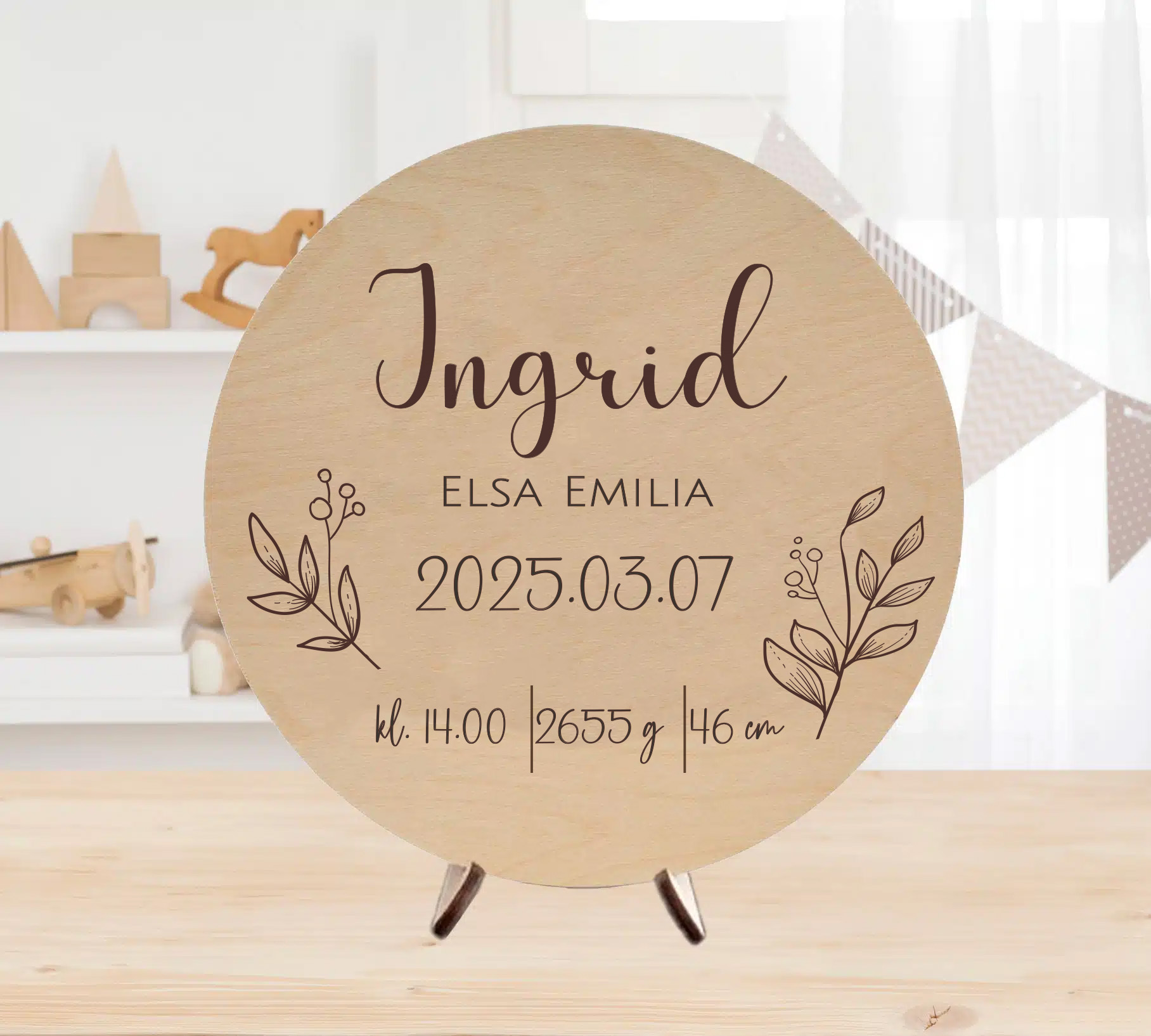 Födelsetavla i trä – en personlig minnestavla för livets första ögonblick.