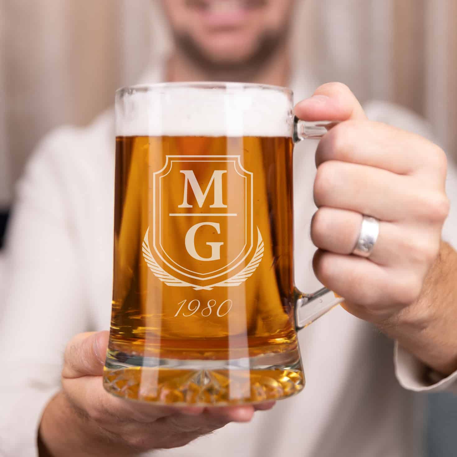 Ölsejdel med gravyr, initialer