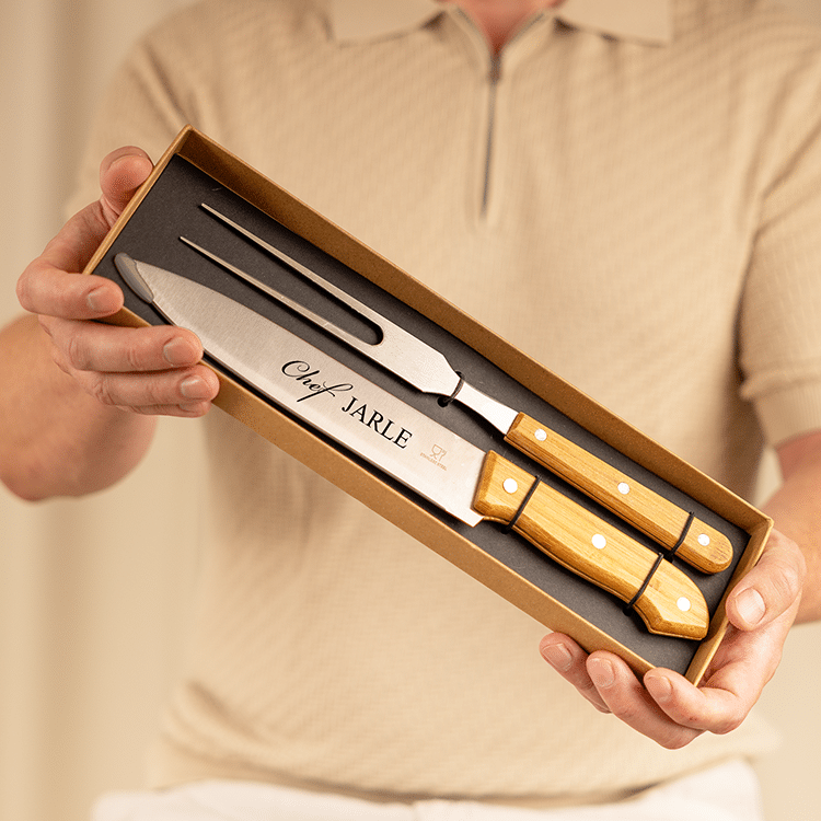 Kniv- och stekgaffel med gravyr