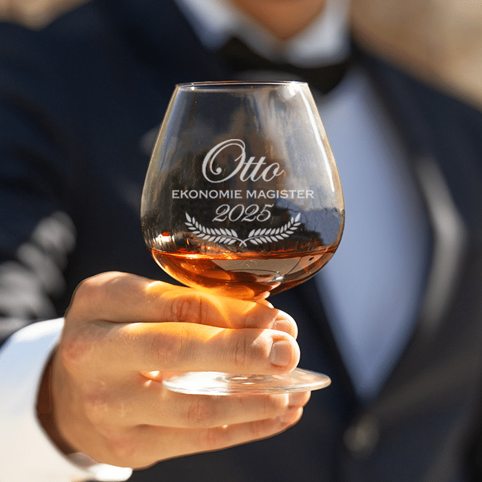 Konjaksglas med gravyr – Examenspresent