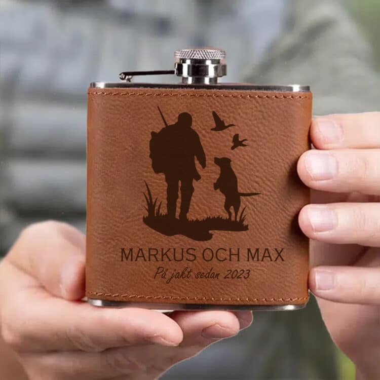 Fickplunta med gravyr, jakt