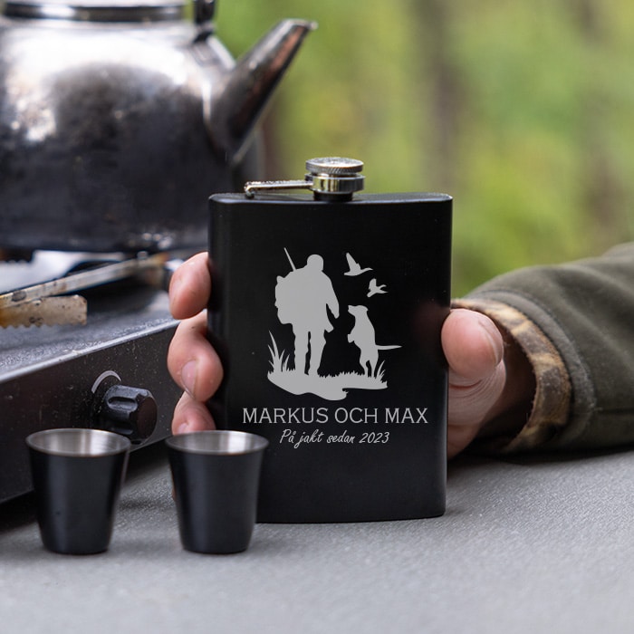 Fickplunta med gravyr, jakt