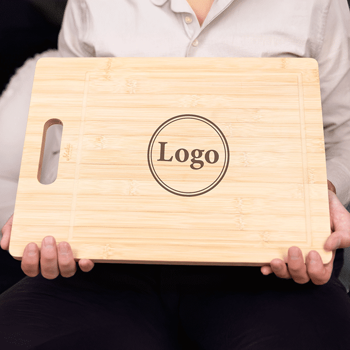 Skärbräda med logotyp