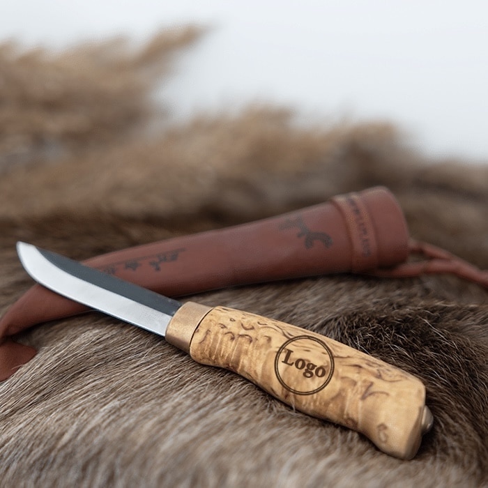 Kniv med logotyp eller namn, masurbjörk
