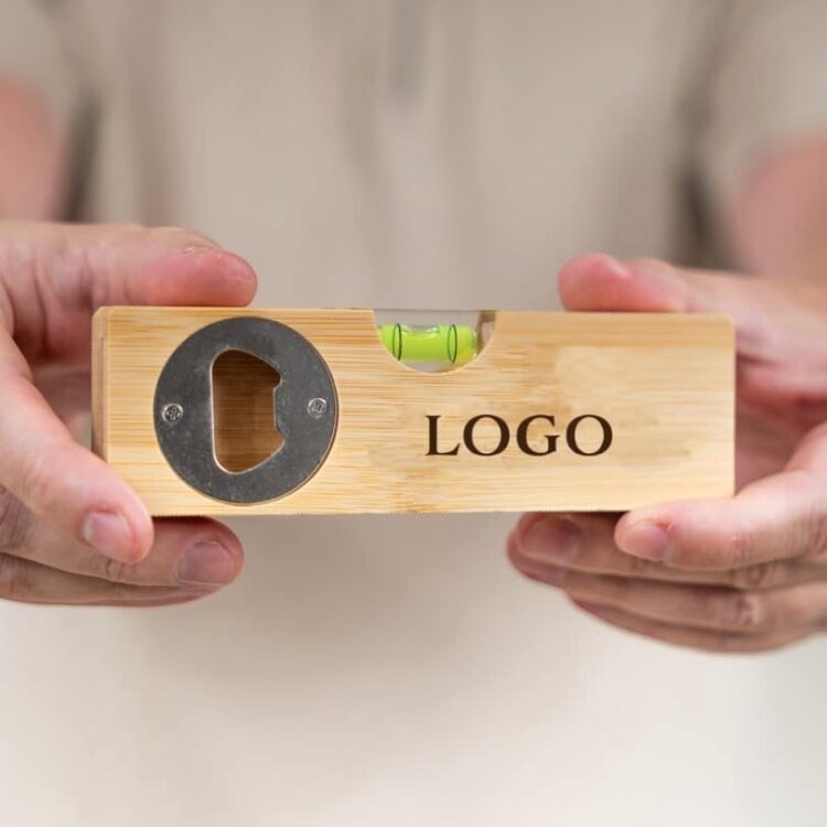 Vattenpass – flasköppnare med logotyp