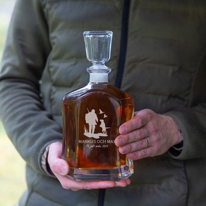 Whiskykaraff med gravyr, jakt