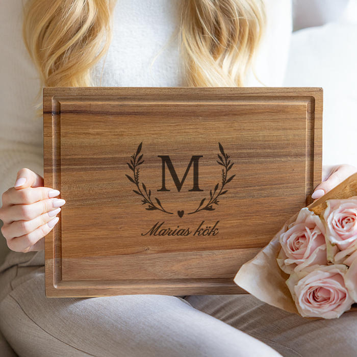 Skärbräda med gravyr, akacia