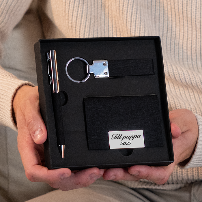 Presentset med gravyr – korthållare, nyckelring och penna
