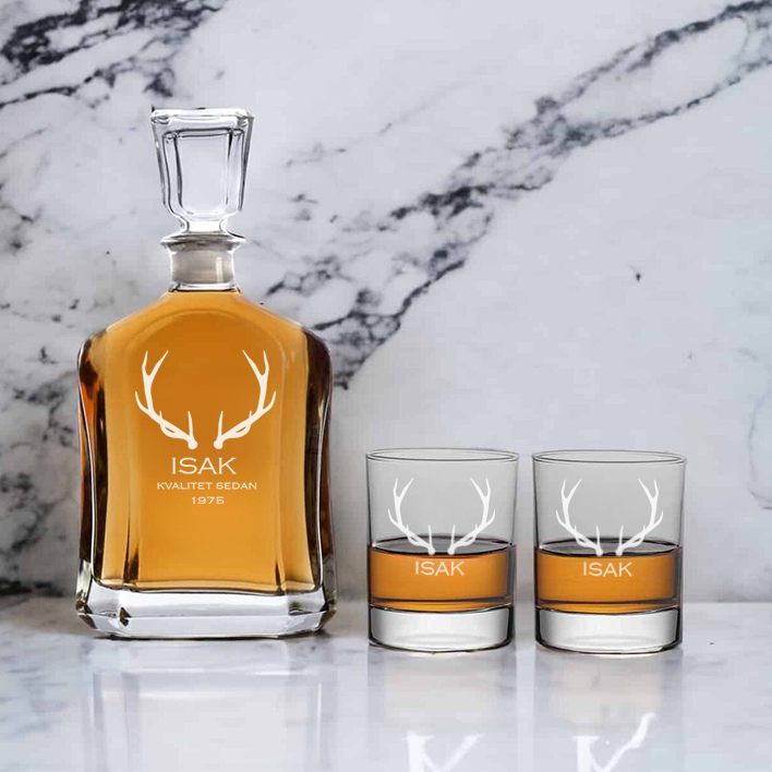 Karaff och glas med gravyr, horn