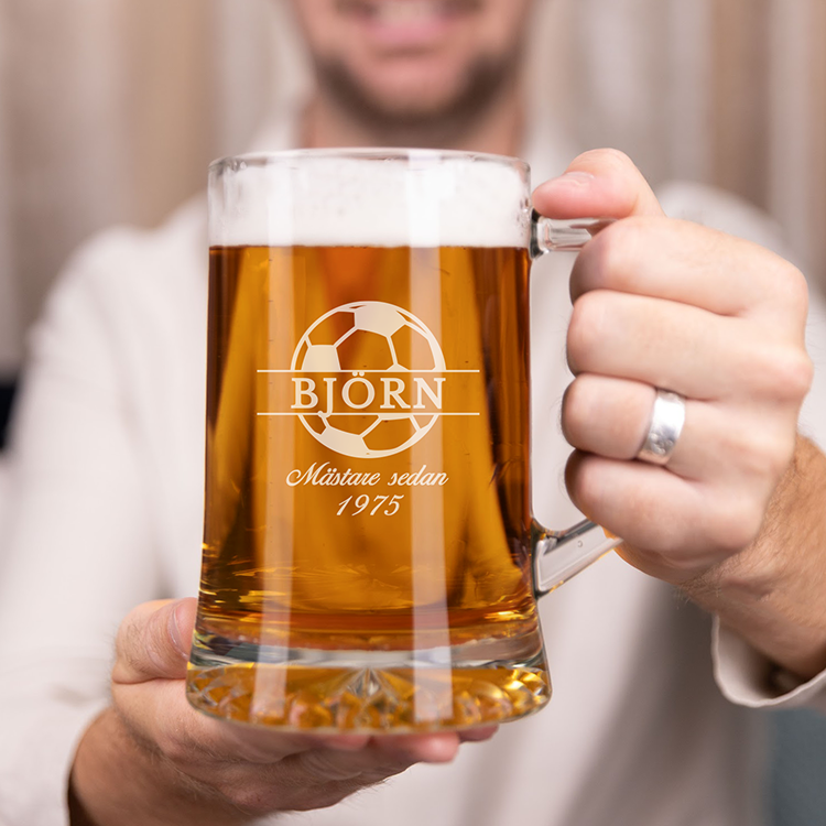 En sejdel med gravyr är en rolig gåva.