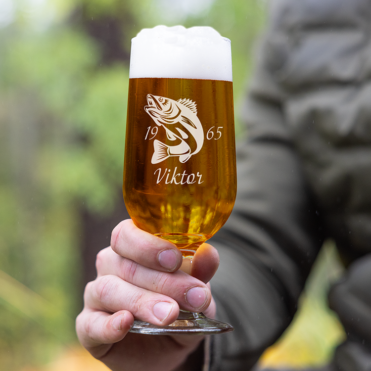 Ölglas med gravyr, fiske