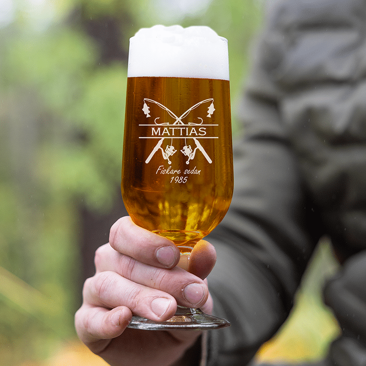 Ölglas med gravyr, fiske