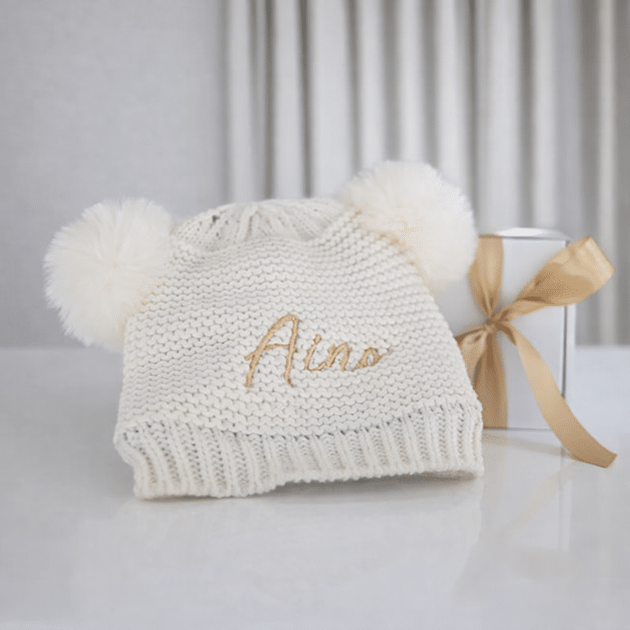 Barnmössa med namn