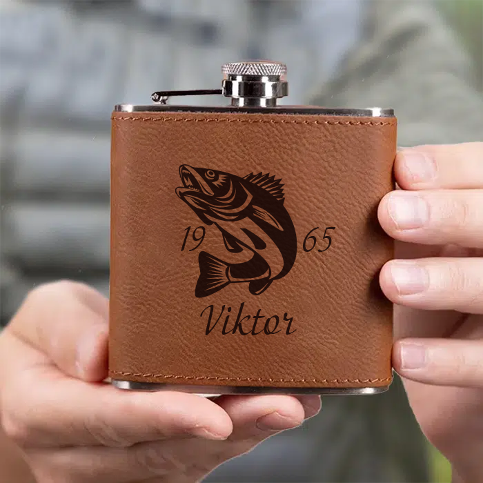 Fickplunta med gravyr, fiske