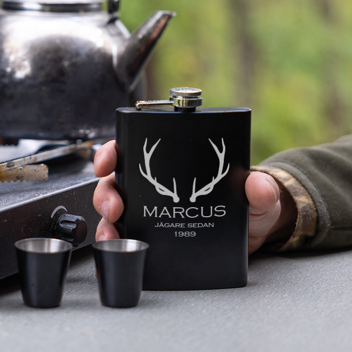 Fickplunta med gravyr, horn