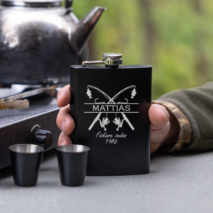 Fickplunta med gravyr, fiske