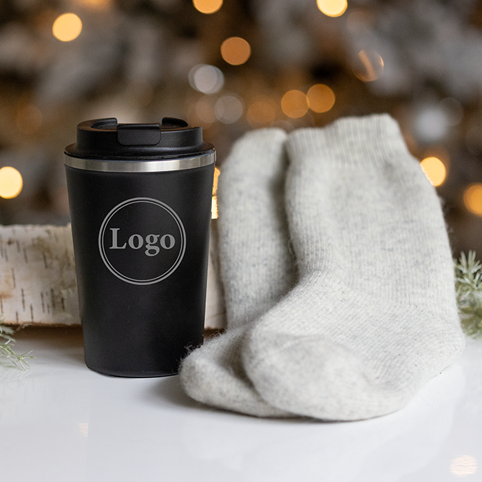 Termosmugg med gravyr och merinoullstrumpor – set