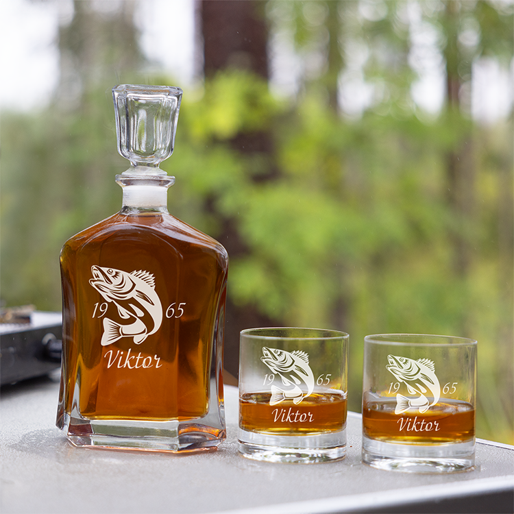 Whiskykaraff och -glas med gravyr, fiske