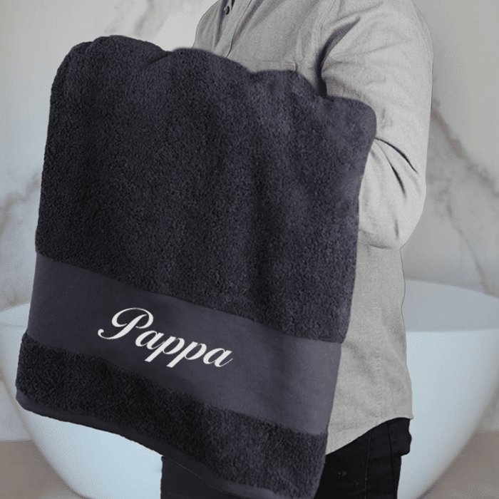 High-end handduk med namn, mörkgrå, 90 x 150 cm