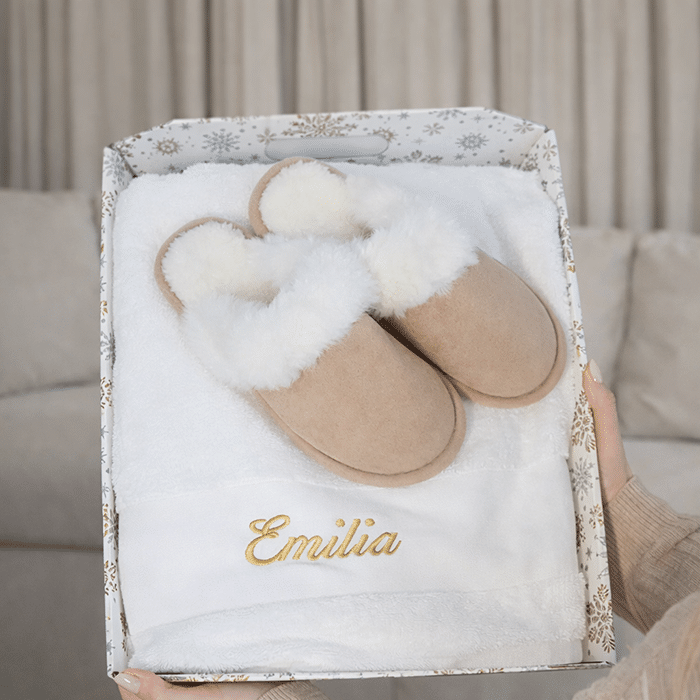 Handduk och tofflor – presentset