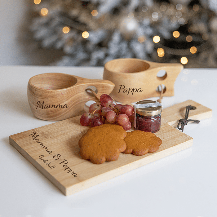 Kåsor med gravyr 2 st och serveringsbräda