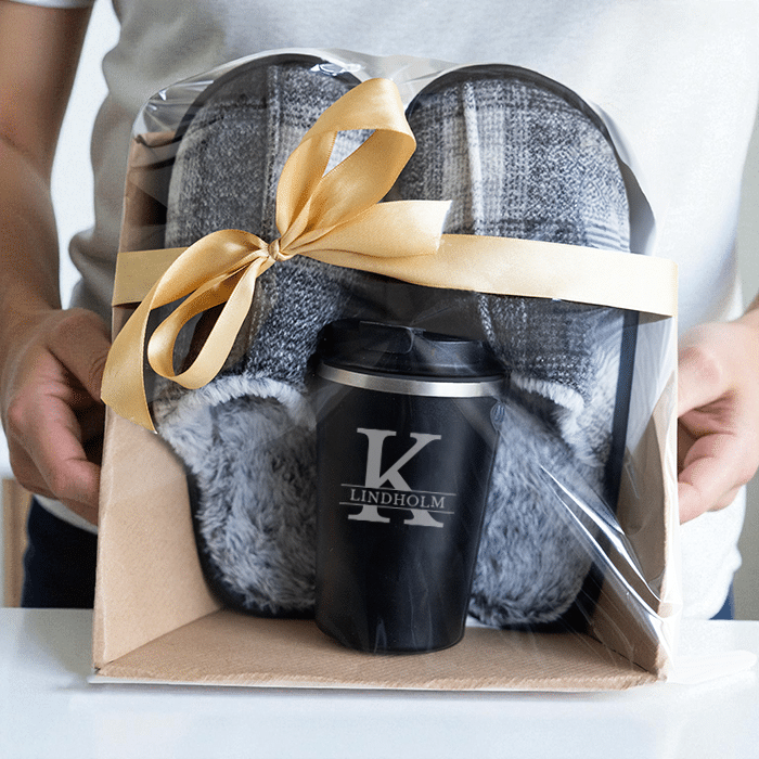 Termosmugg och tofflor – presentset