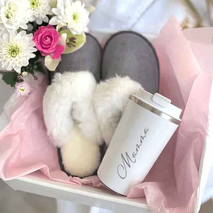 Termosmugg och tofflor - presentkorg till mamma